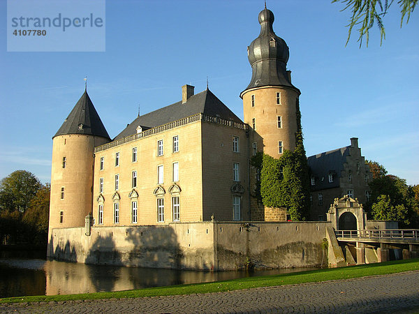 Wasserschloss Burg Gemen im Münsterland  Borken  Nordrhein-Westfalen  Deutschland