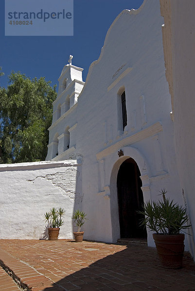 Basilika  Frontseite der Mission San Diego de Alcala  San Diego  Kalifornien  USA