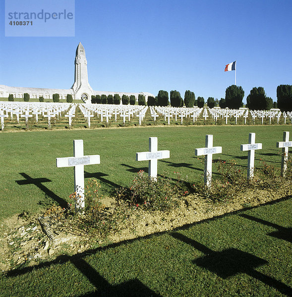 Kriegergedenkstätte  Soldatenfriedhof  Verdun  Département Meuse  Frankreich
