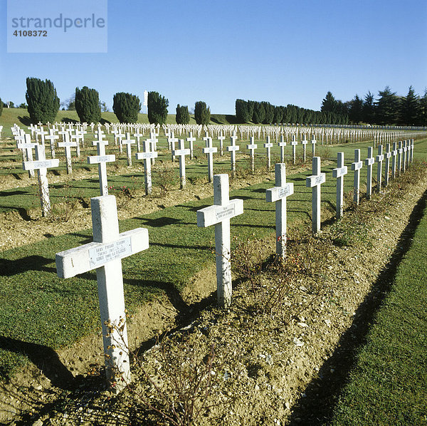 Kriegergedenkstätte  Soldatenfriedhof  Verdun  Département Meuse  Frankreich