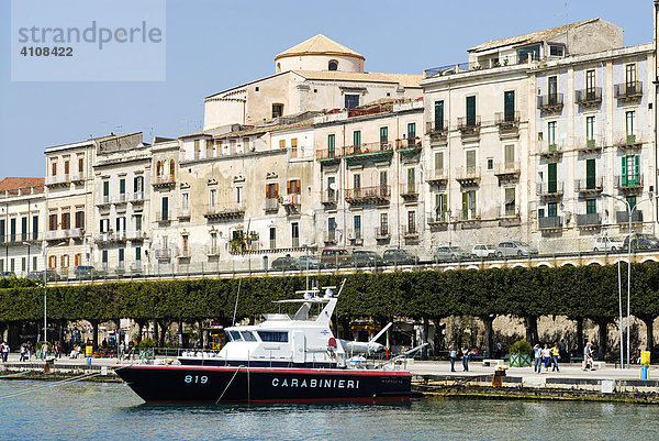 Hafen Boot der Carabinieri  Syrakus  Sizilien  Italien