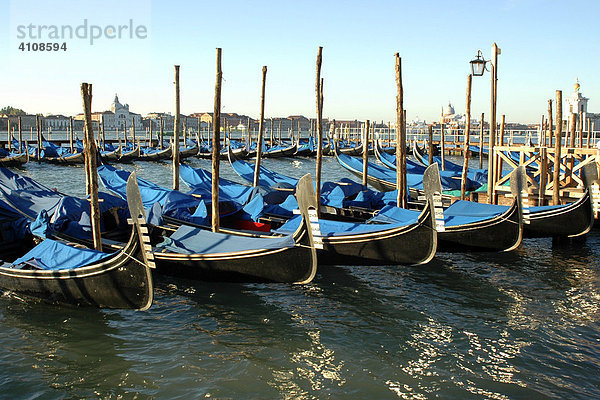 Gondeln  Venedig  Venetien  Italien  Europa