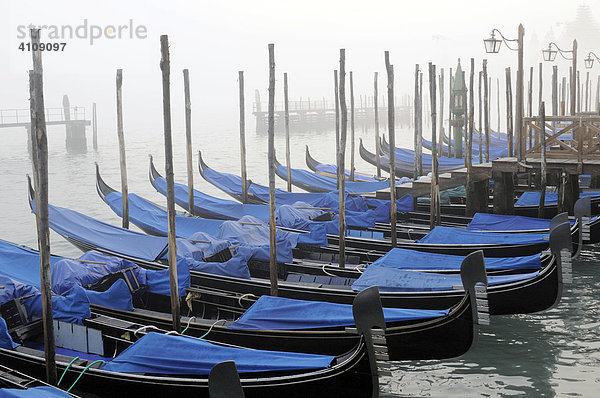 Gondeln  Venedig  Venetien  Italien