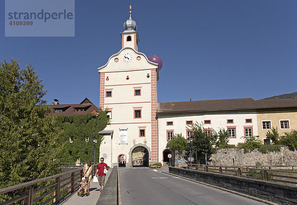 Der Stadtturm des mittelalterlichen Städtchens Gmünd  Kärnten  Österreich