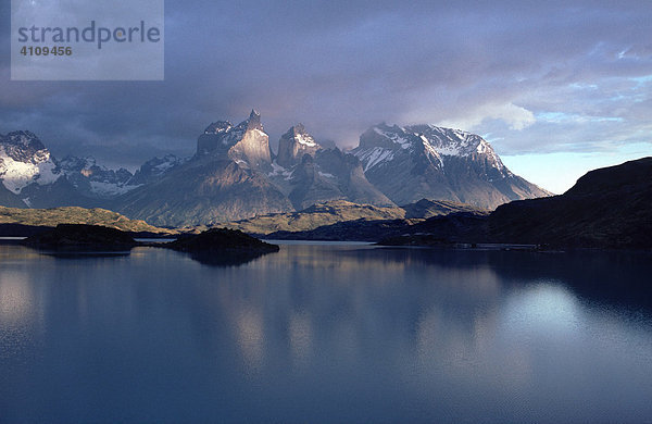 Lago Pehoe  Nationalpark Torres del Paine  Patagonien  Chile  Südamerika