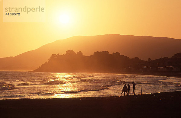 Sonnenuntergang in Castiglione della Pescaia  Maremmaküste  Toskana  Italien