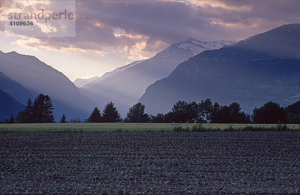 Felder bei Gmünd/Kärnten mit Wolkenstimmung  Liesertal  Kärnten  Österreich