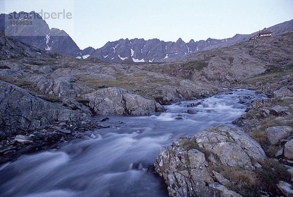 Gradenbach unter der Noßberger Hütte in der Morgendämmerung  Nationalpark Hohe Tauern  Kärnten  Österreich