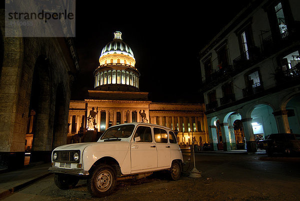 Nacht in Havanna  Blick auf das Capitol  Kuba