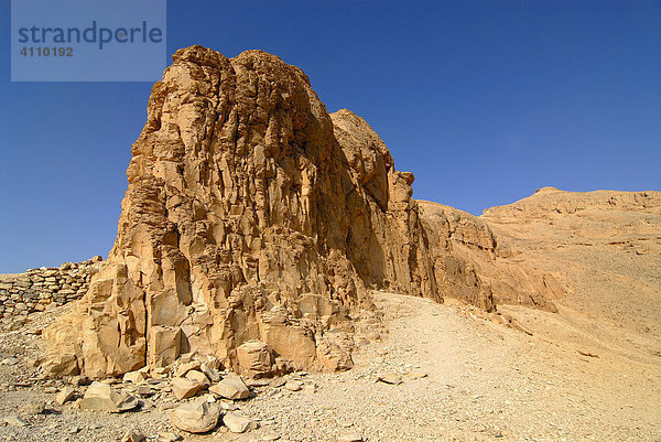 Felsen im Tal der Könige bei Deir el Bahri  Luxor  Ägypten
