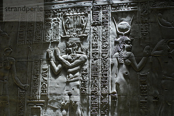 Innenaufnahme mit Hieroglyphen  Tempel von Karnak  Luxor  Ägypten  Afrika