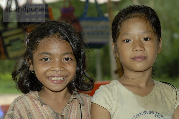 Mädchen lächeln  Bangkok  Thailand  Südostasien