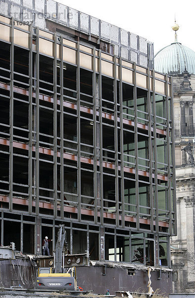 Entglaste Fassade des Berliner Palast der Republik