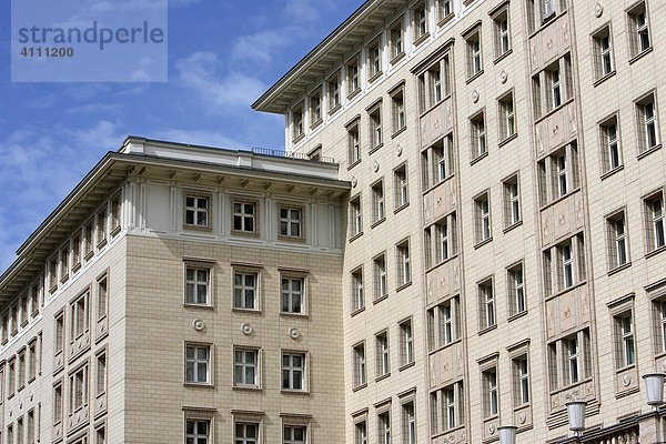 Historische Berliner Stalinbauten in der Frankfurter Allee  Deutschland  Europa