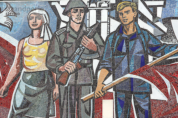 Sozialistisches Wandmosaik von Walter Womacka am Berliner Haus des Lehrers  Deutschland  Europa