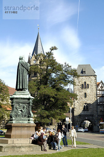 Eisenach Deutschland  Thüringen  Lutherdenkmal am Nikolaitor  Nikolai Kirche