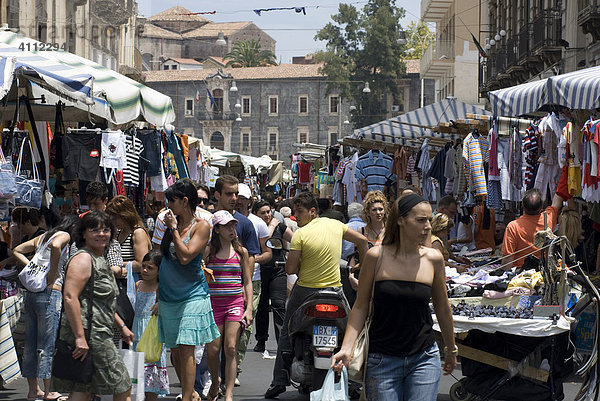 Markt Fera o Luni auf der Piazza Carlo Alberto  Catania  Sizilien  Italien