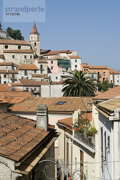 Dorf mit Kirchturm  Maratea  Basilikata  Italien