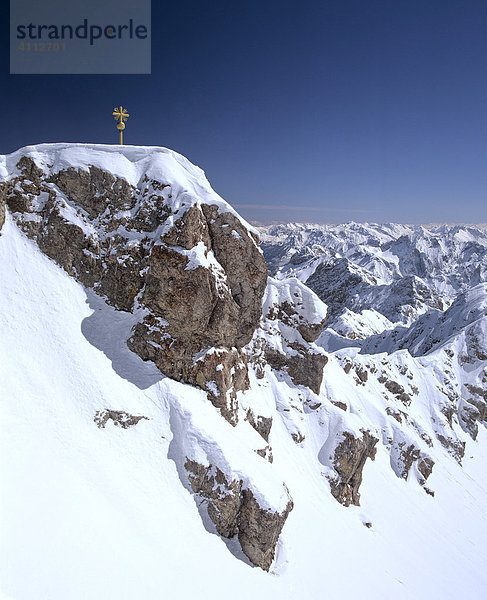 Zugspitze  Gipfelkreuz  2962 m  Wettersteingebirge  Werdenfels  Oberbayern  Deutschland