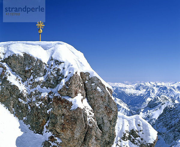 Zugspitze  Gipfelkreuz  2962 m  Wettersteingebirge  Werdenfels  Oberbayern  Deutschland