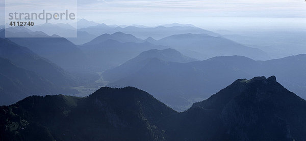 Shilouette der Allgäuer Alpen  Oberbayern  Deutschland