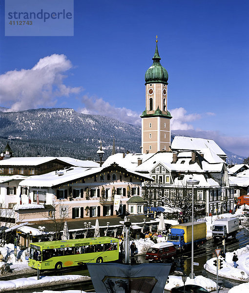 Garmisch  Pfarrkirche  Marienplatz  Winter  Oberbayern  Deutschland
