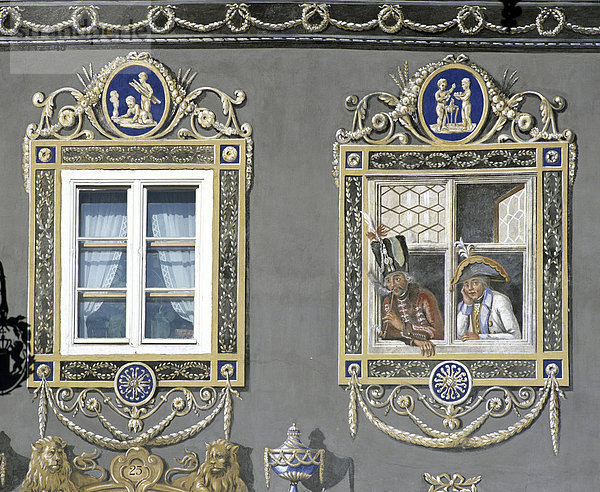 Garmisch  Gasthof zum Husar  gemaltes Fenster  Lüftlmalerei  Oberbayern  Deutschland