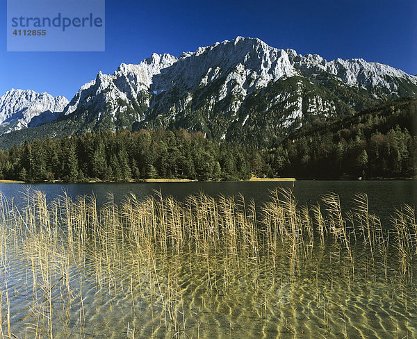 Lautersee  Karwendelgebirge  Mittenwald  Oberbayern  Deutschland