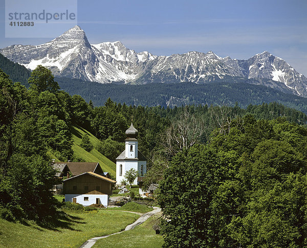 Wanderweg bei Wamberg  Daniel  Garmisch-Partenkirchen  Oberbayern  Deutschland