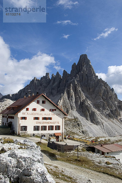 Dreizinnenhütte mit Paternkofel  Sextener Dolomiten  Italien