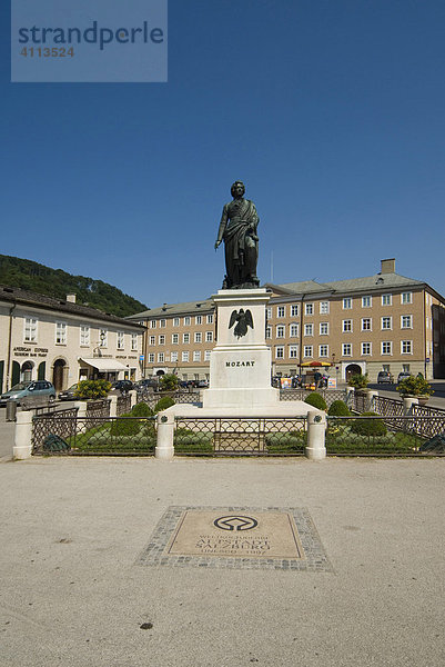 Mozartplatz und Mozartdenkmal  Salzburg  Land Salzburg  Österreich