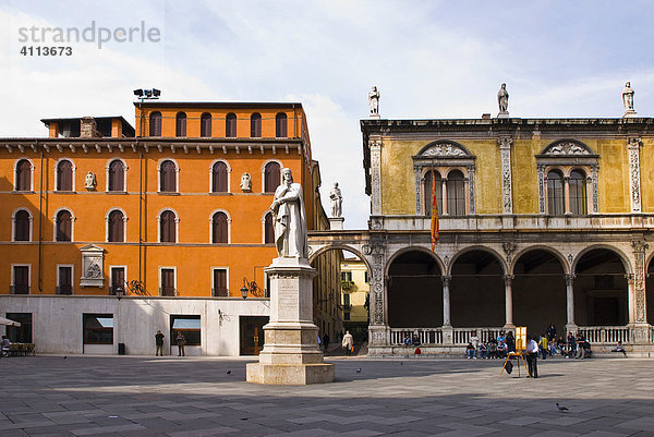 Dante Denkmal  Piazza Signori  Verona  Italien