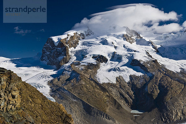 Monte Rosa  Dufourspitze in Wolke gehüllt  Zermatt  Wallis  Schweiz