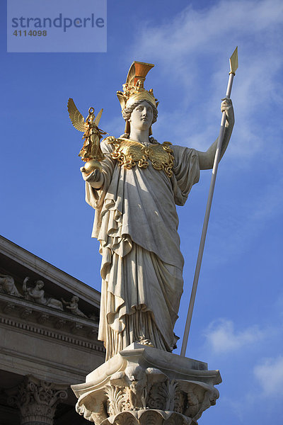 Athenastatue vor dem Parlament in Wien  Österreich