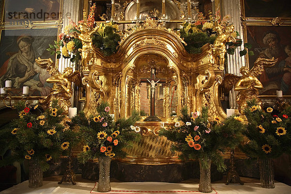 Goldener Altar in der Lorettokapelle in Kapfenberg  Steiermark  Österreich