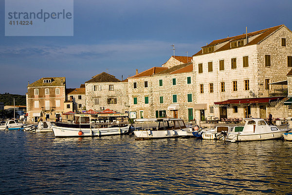 Hafen von Stari Grad  Insel Hvar  Dalmatien  Kroatien