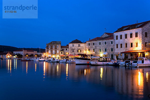 Hafen von Stari Grad  Insel Hvar  Dalmatien  Kroatien