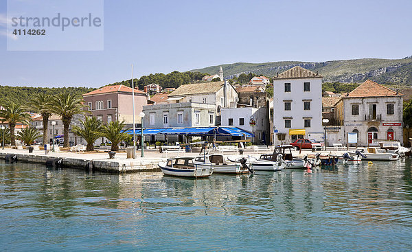 Hafen von Jelsa  Insel Hvar  Dalmatien  Kroatien