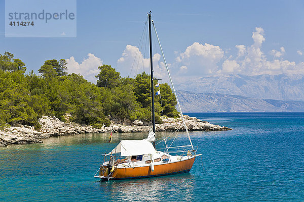 Kleines Segelboot  Insel Hvar  Dalmatien  Kroatien
