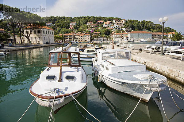 Hafen von Jelsa  Insel Hvar  Dalmatien  Kroatien