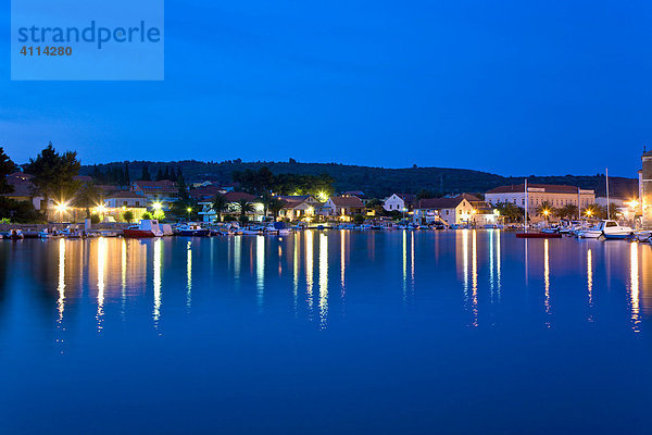 Hafen von Stari Grad  Insel Hvar  Dalmatien  Kroatien