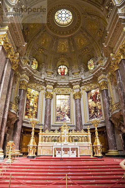 Altar im Berliner Dom  Berlin  Deutschland
