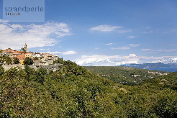 Altstadt von Labin  rechts unten Ferienort Rabac  Istrien  Kroatien