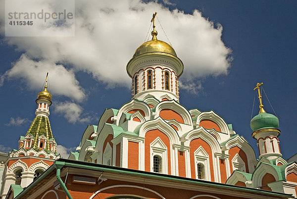 Am Roten Platz die Kirche der Kasaner Gottesmutter  Moskau  Russland  Osteuropa  Europa