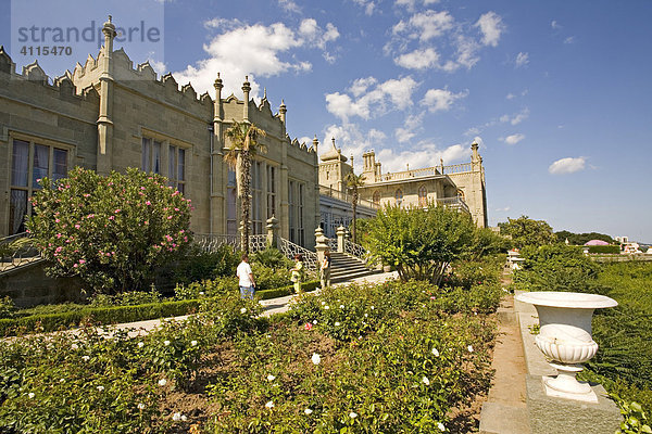 Garten und Park am Voroncov Palast  Jalta  Krim  Ukraine  Süd-Osteuropa  Europa