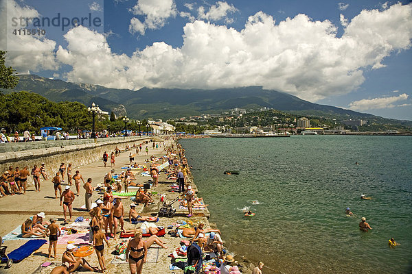 Badestrand  Strandpromenade von Jalta  Krim  Ukraine  Süd-Osteuropa  Europa