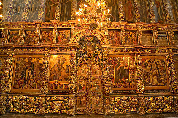 Christi-Verklärungs-Kloster Blick in die Kirche mit alten Fresken  Jaroslavl  Russland  Osteuropa  Europa
