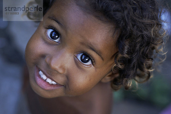 Süßes dunkelhäutiges Mädchen  Recife  Brasilien