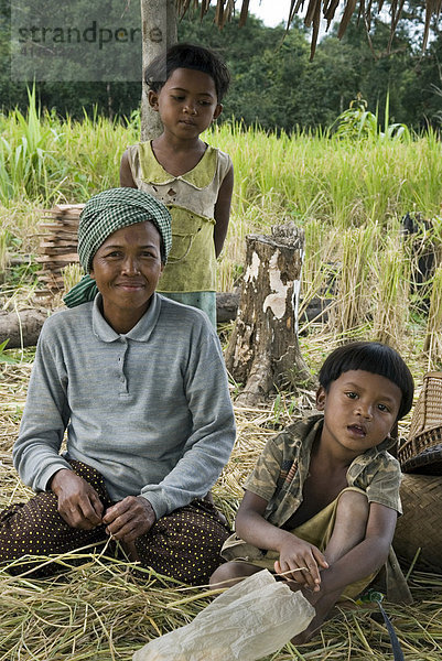 Bäuerin mit Kindern  Koh Kong Province  Kambodscha