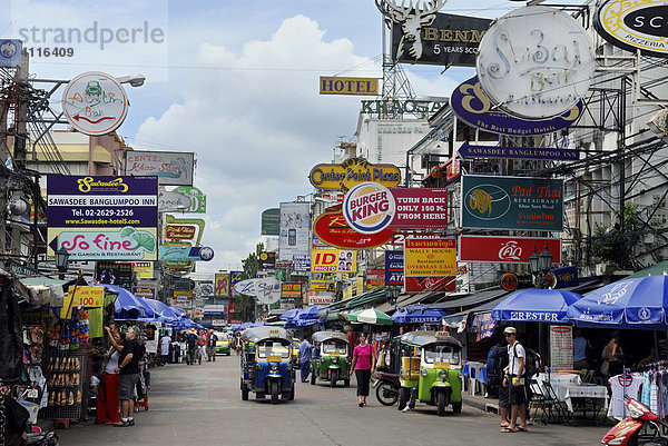 Touristen in der Khaosan Road  Bangkok  Thailand